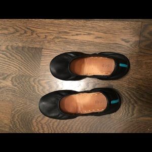 Size 8 matte black tieks